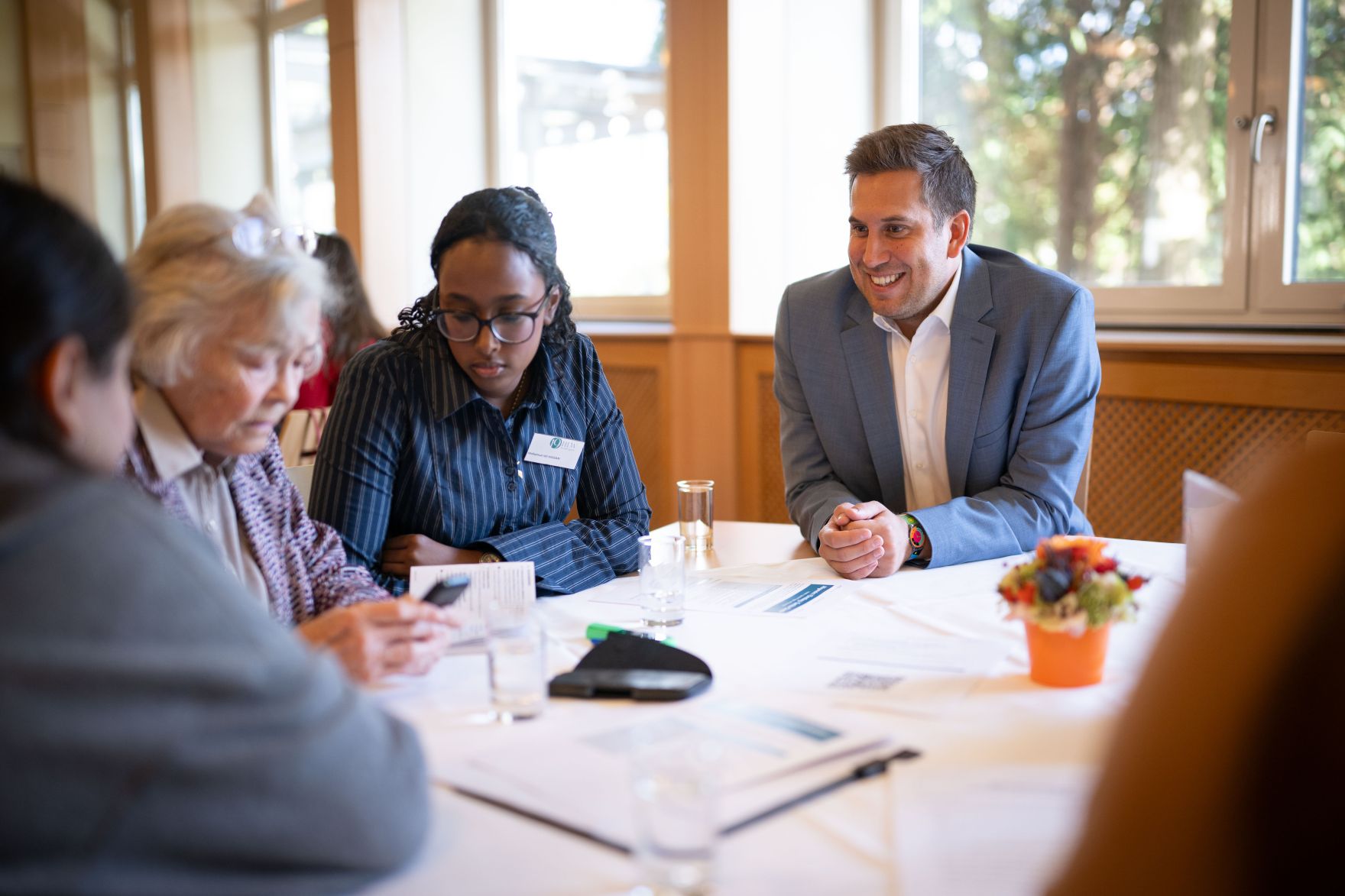 Am 23. September nahm Staatssekret&auml;r Alexander Pr&ouml;ll (r.) am #GemeinsamDigital Schulbesuch an der HLW19 in Wien teil.