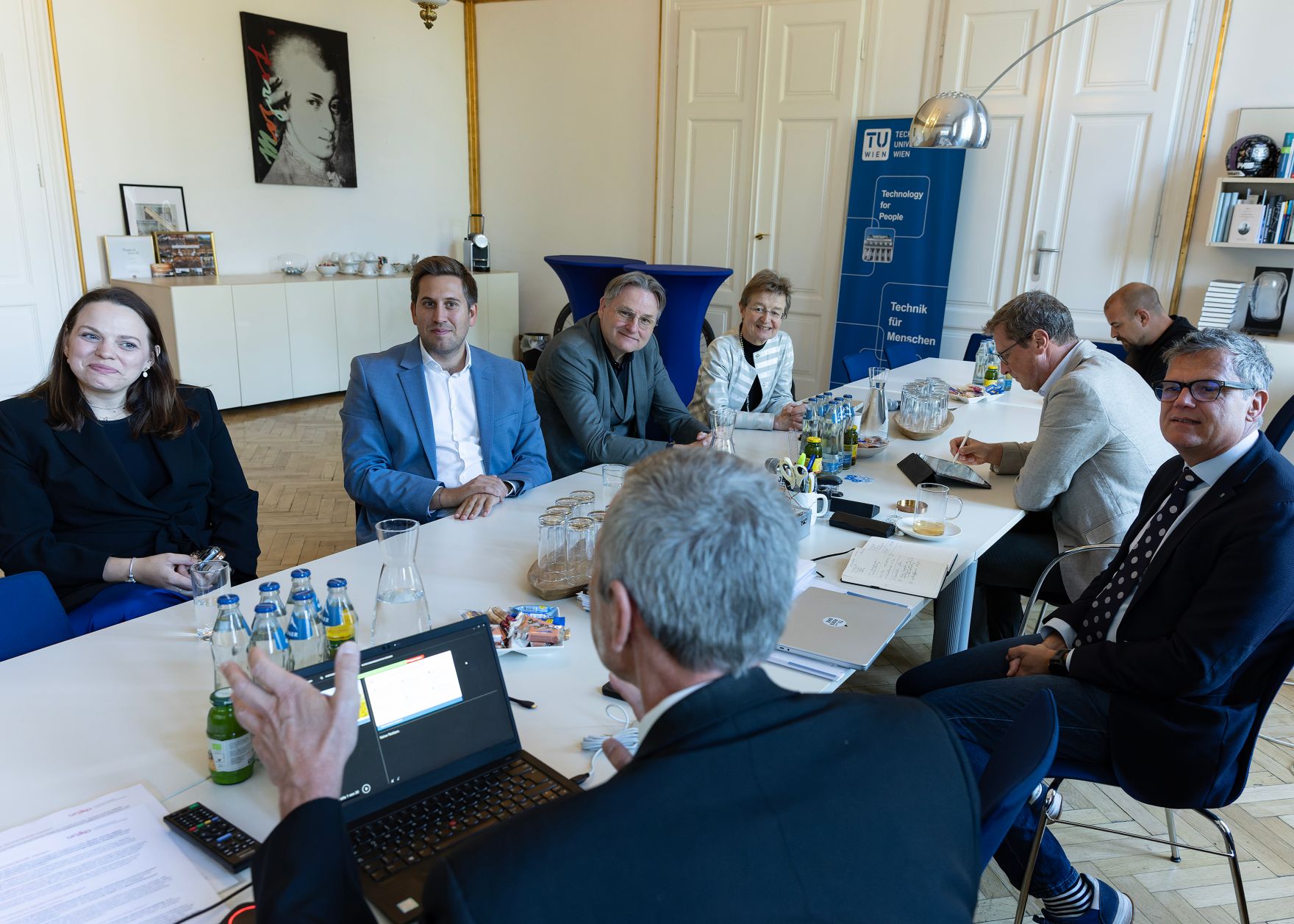 Am 29. September 2026 besuchte Staatssekret&auml;r Alexander Pr&ouml;ll (im Bild) die Technische Universit&auml;t Wien.