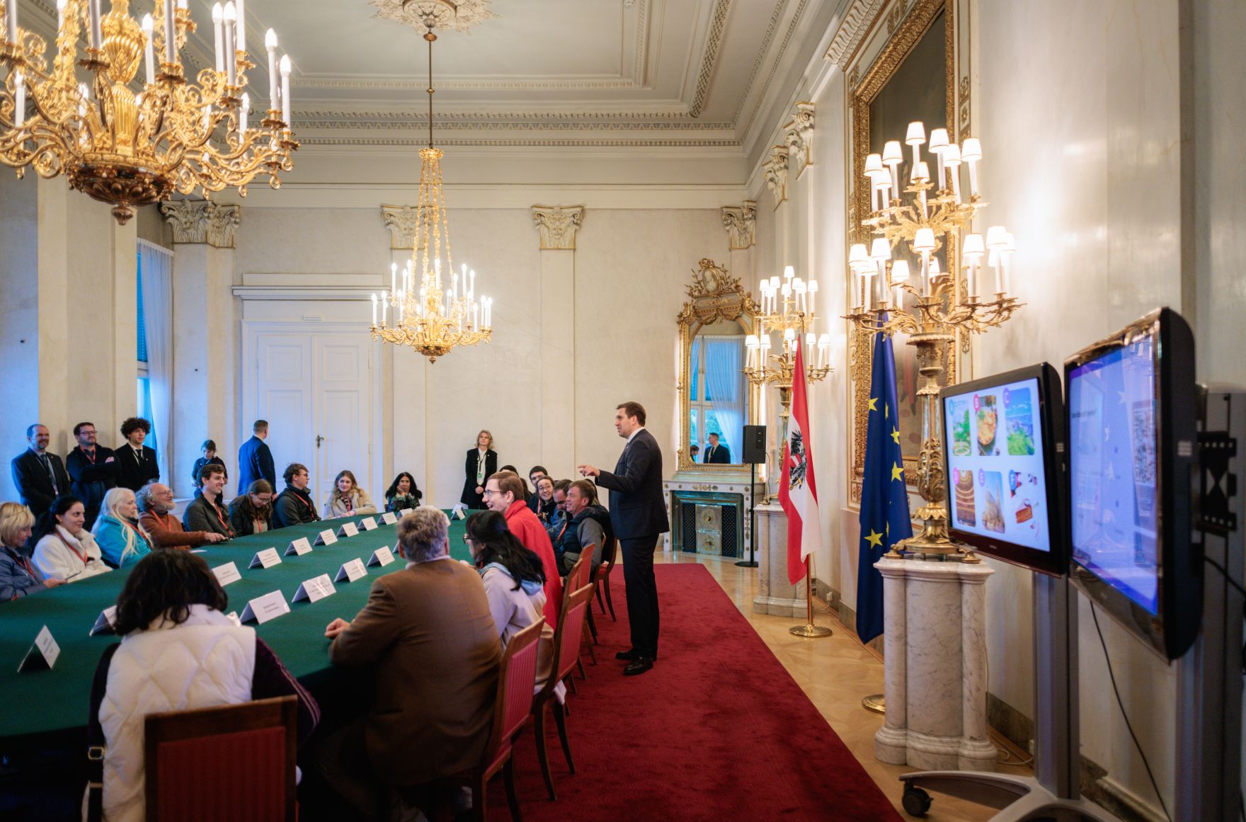 Am 26. Oktober 2026 lud Staatssekret&auml;r Alexander Pr&ouml;ll (im Bild) anl&auml;sslich des Nationalfeiertags Besucherinnen und Besucher zum Tag der offenen T&uuml;r ins Bundeskanzleramt.