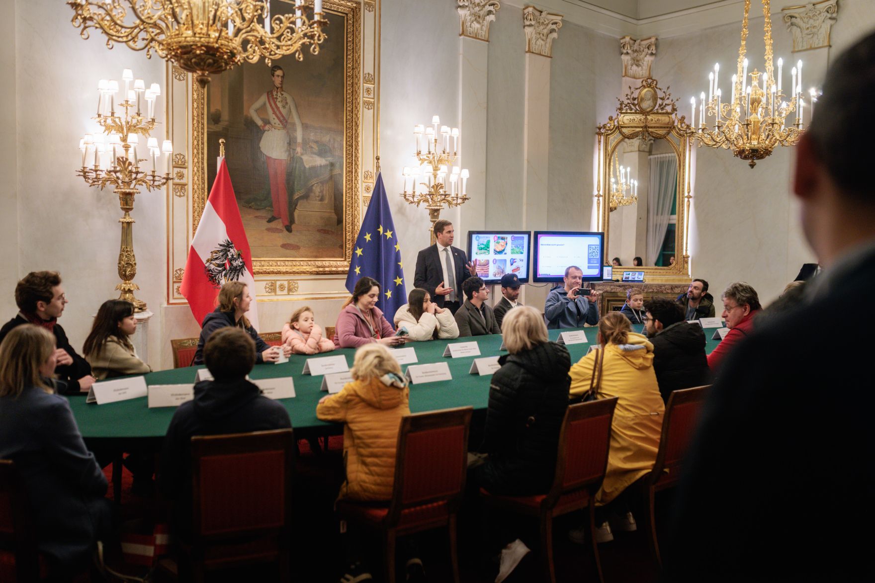 Am 26. Oktober 2026 lud Staatssekret&auml;r Alexander Pr&ouml;ll (im Bild) anl&auml;sslich des Nationalfeiertags Besucherinnen und Besucher zum Tag der offenen T&uuml;r ins Bundeskanzleramt.