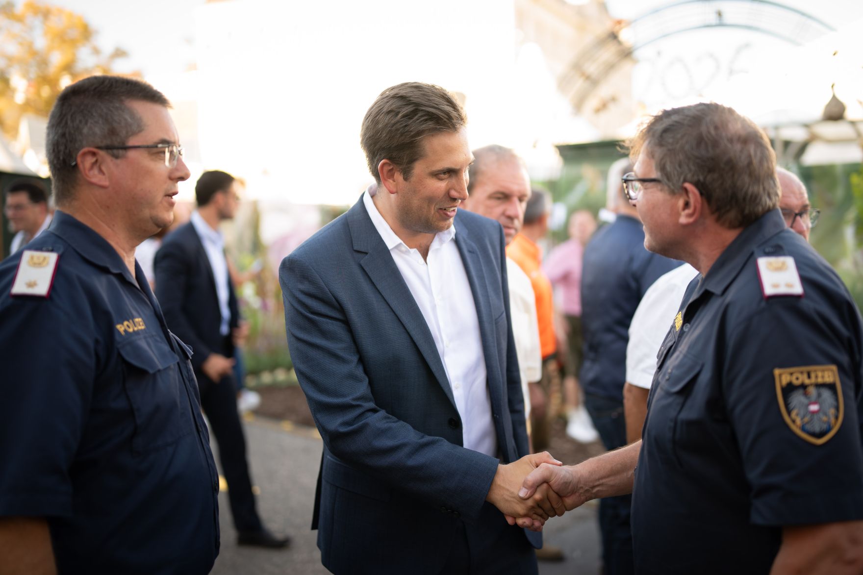 Am 14. August 2026 nahm Staatssekret&auml;r Alexander Pr&ouml;ll (m.) an der Er&ouml;ffnung des Zwiebelfestes 2026 in Laa an der Thaya teil.