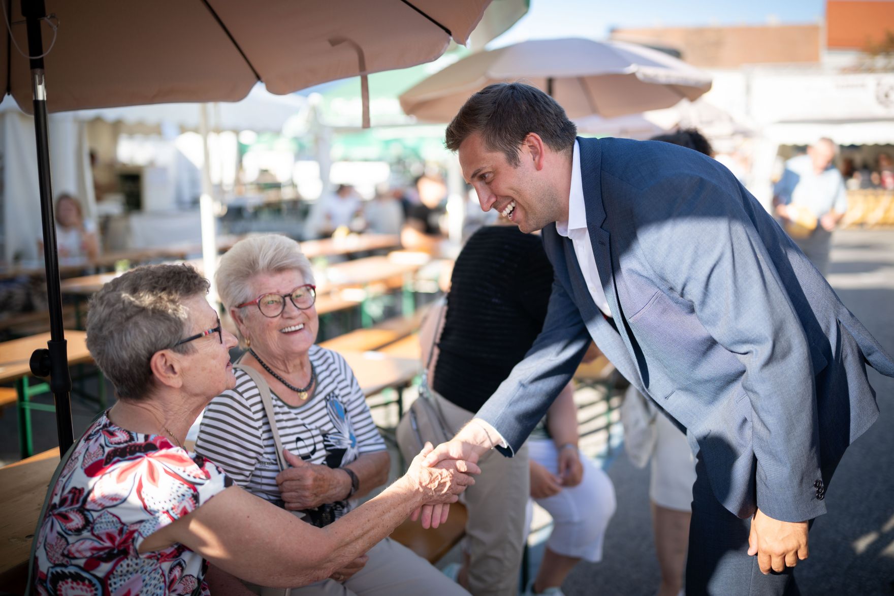Am 14. August 2026 nahm Staatssekret&auml;r Alexander Pr&ouml;ll (r.) an der Er&ouml;ffnung des Zwiebelfestes 2026 in Laa an der Thaya teil.