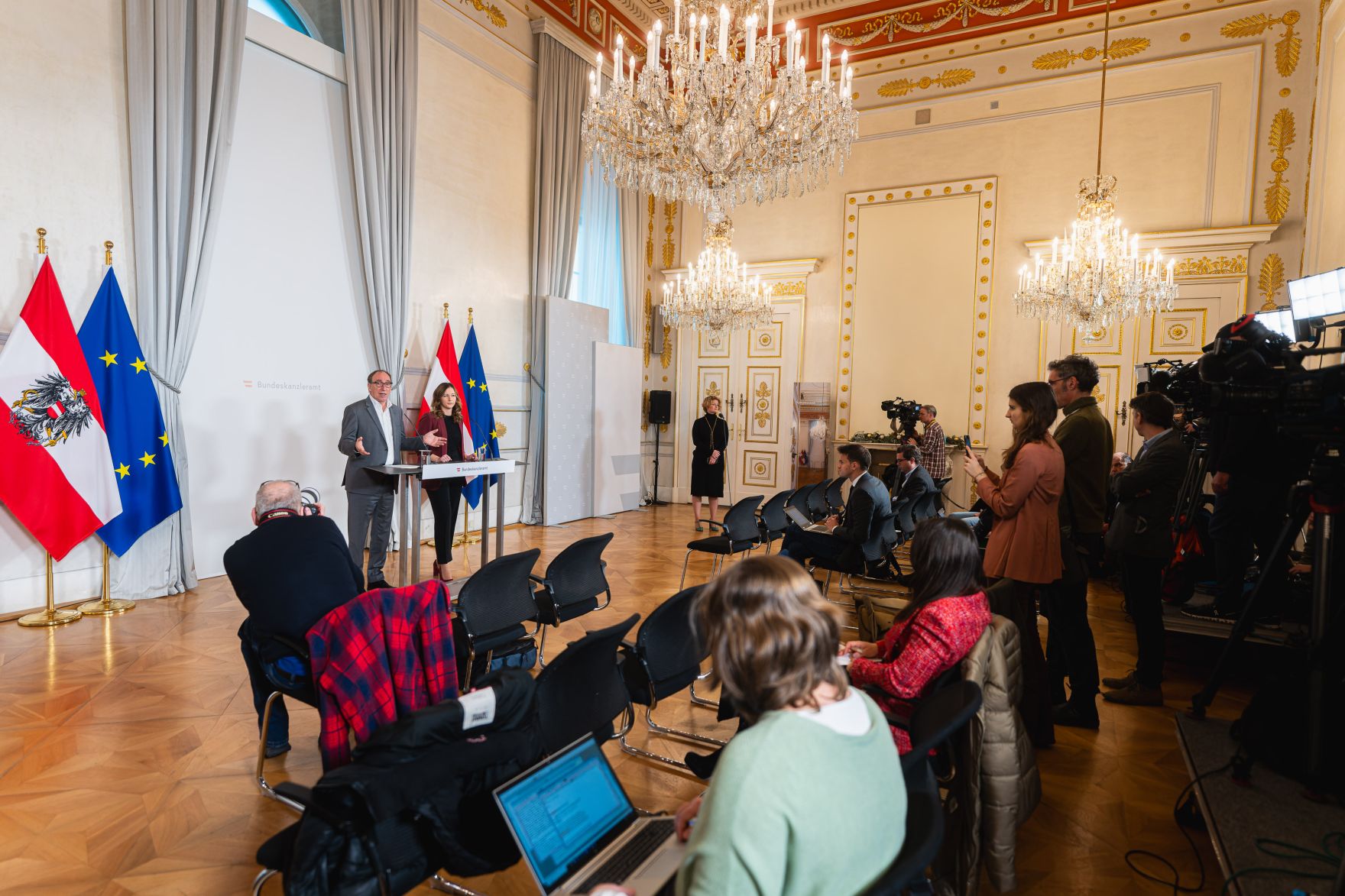 Am 20. Dezember 2023 nahmen Staatssekret&auml;rin Claudia Plakolm und Bundesminister Johannes Rauch am Pressefoyer nach dem Ministerrat teil.