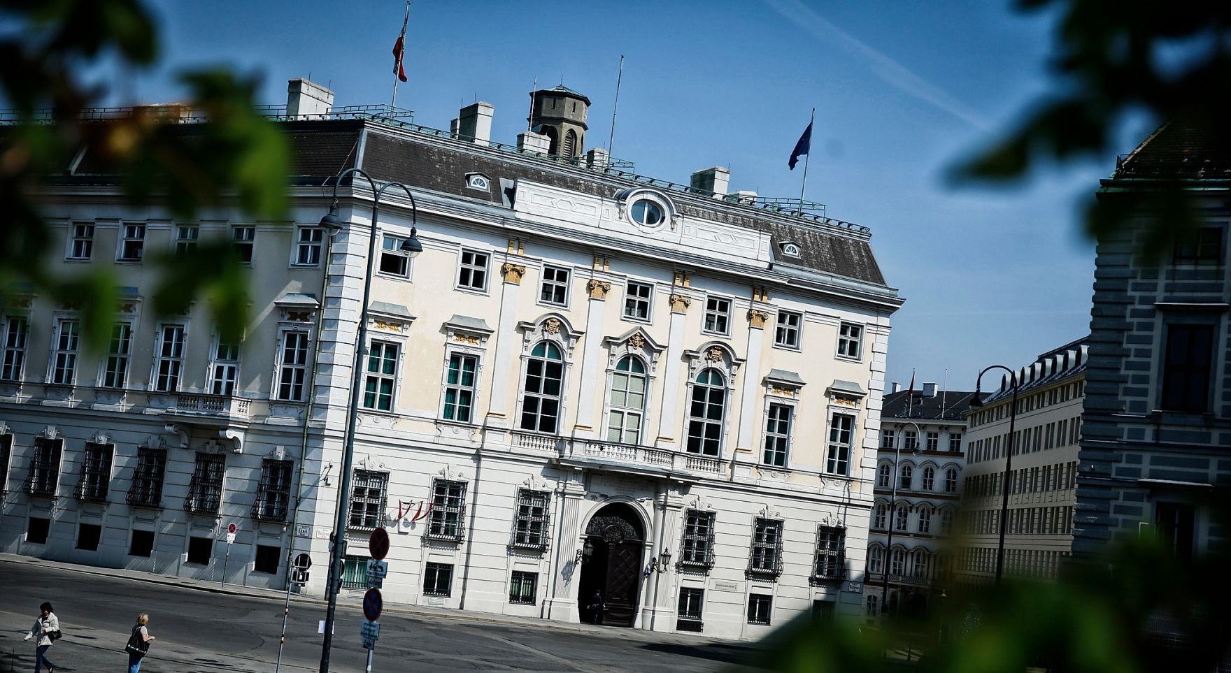 &Ouml;sterreichisches Bundeskanzleramt am Ballhausplatz in Wien im Fr&uuml;hling.
