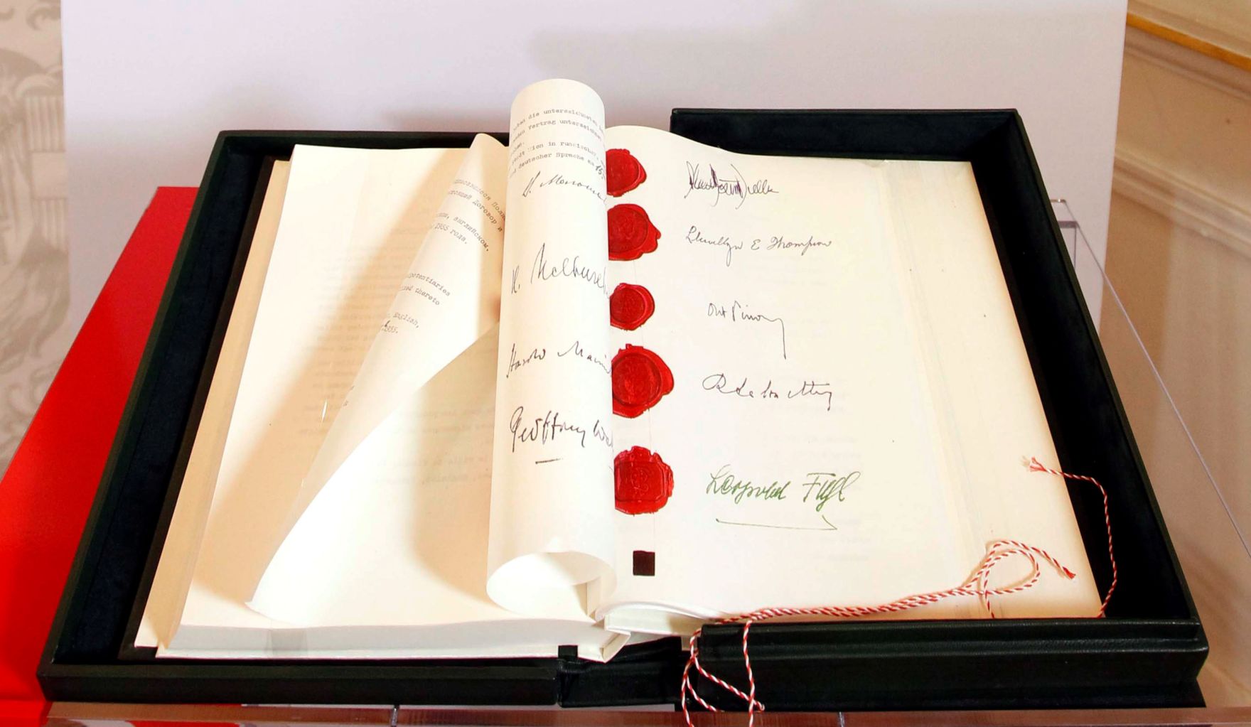 Faximile aus dem &Ouml;sterreichischen Staatsvertrag.