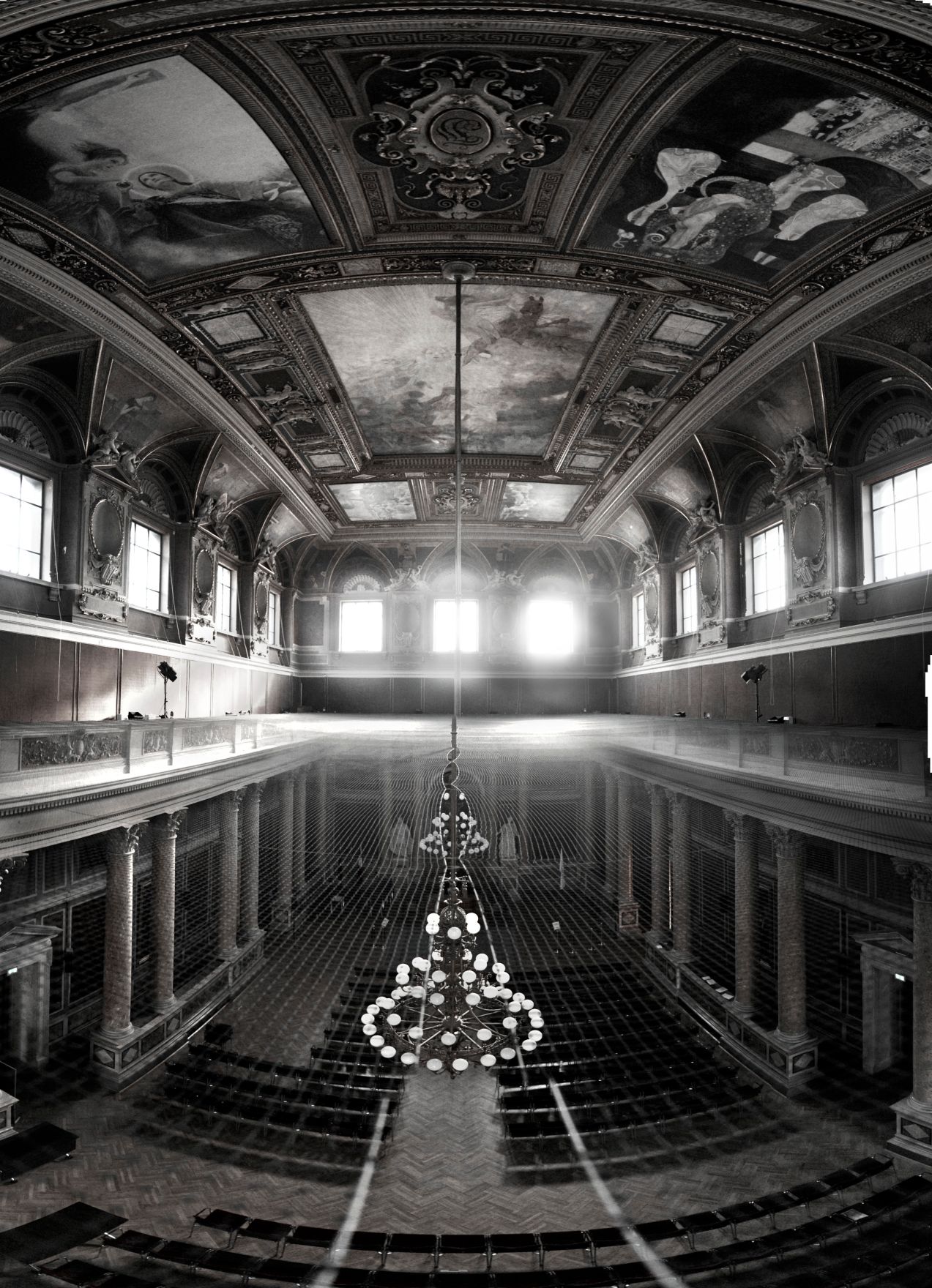 Universit&auml;t Wien Schlagworte: Architektur, Fenster, Licht, Saal, schwarz-wei&szlig;, Stadtlandschaft, Stuck, Universit&auml;t