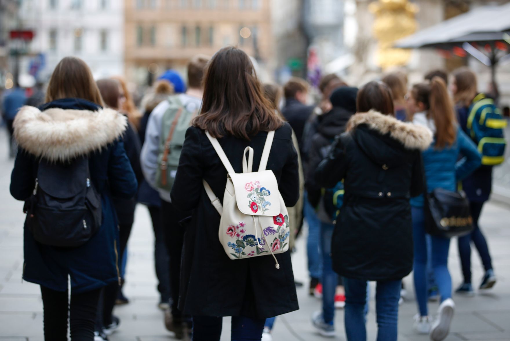 Passanten in den Wiener Einkaufsstra&szlig;en. Schlagw&ouml;rter: Passanten, Menschen, einkaufen, Stadt, Gesch&auml;fte, Stra&szlig;en, Touristen