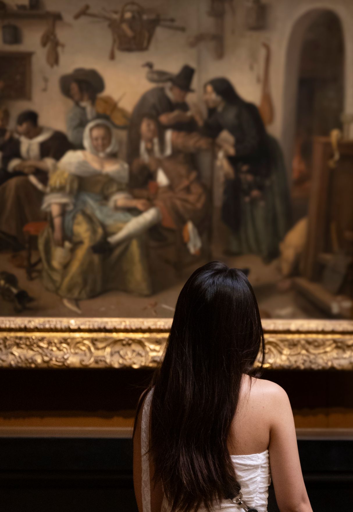 Eine Museumsbesucherin vor einem Gem&auml;lde im Kunsthistorischen Museum. Schlagw&ouml;rter: Kunst, Gem&auml;lde, Bild, Museum