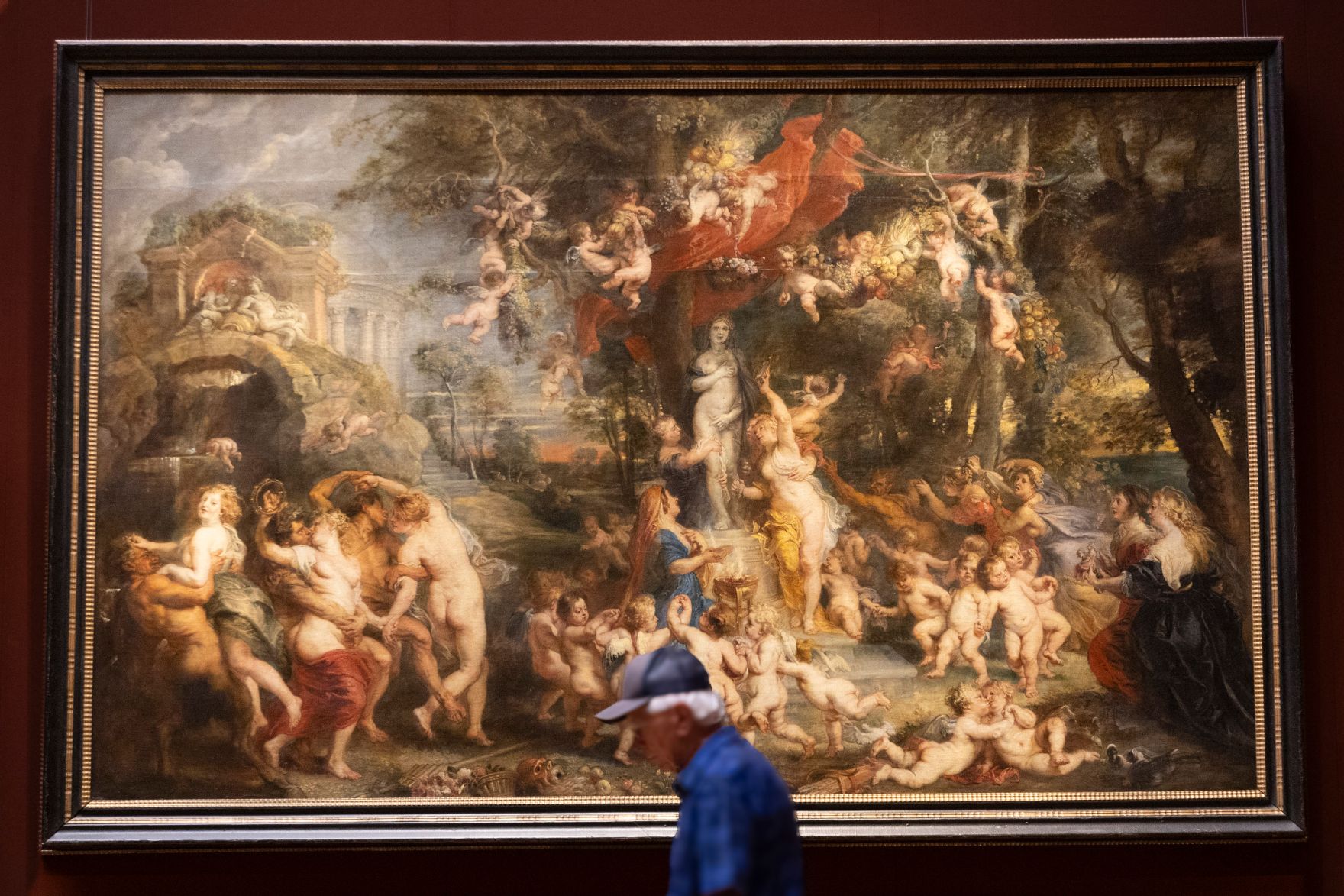 Ein Museumsbesucher vor einem Gem&auml;lde im Kunsthistorischen Museum. Schlagw&ouml;rter: Kunst, Gem&auml;lde, Bild, Museum