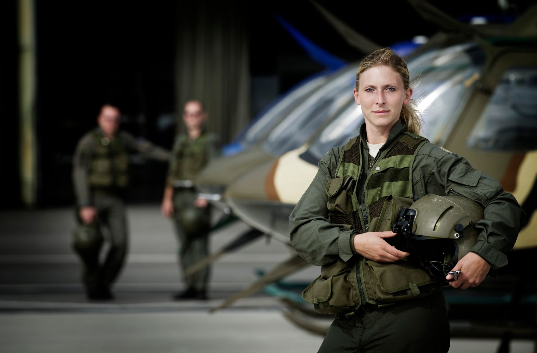 Feature Fotos von Leutnant Eva Berginc, Hubschrauberpilotin des &Ouml;sterreichischen Bundesheeres (mit Agusta Bell OH-58 Kiowa). Schlagw&ouml;rter: Leutnant, Bundesheer, Pilotin, Hubschrauber, Beruf, Karriere, Rat f&uuml;r Ausw&auml;rtige Angelegenheiten, FAC, Rat f&uuml;r Justiz und Inneres, JHA