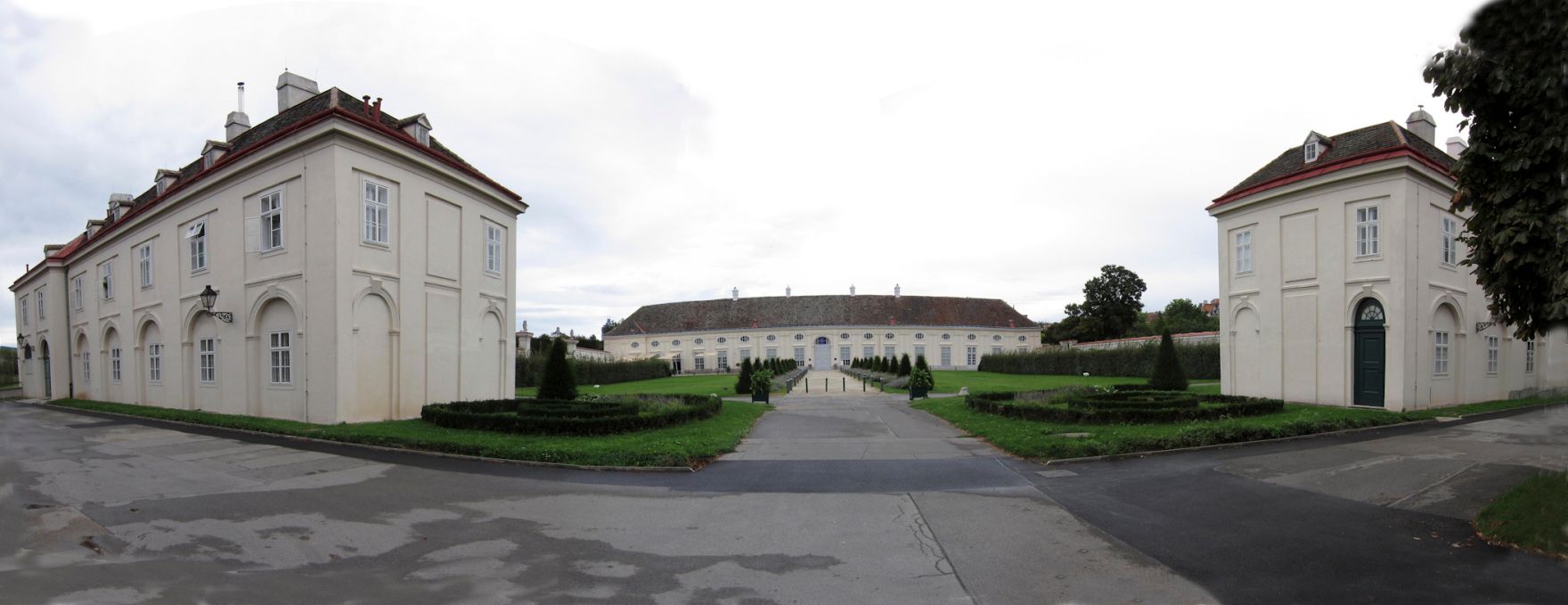 Panoramaaufnahme von der Porzellanmanufaktur Augarten. Schlagworte: Architektur, Geb&auml;ude, Sehensw&uuml;rdigkeit, Stadtlandschaft