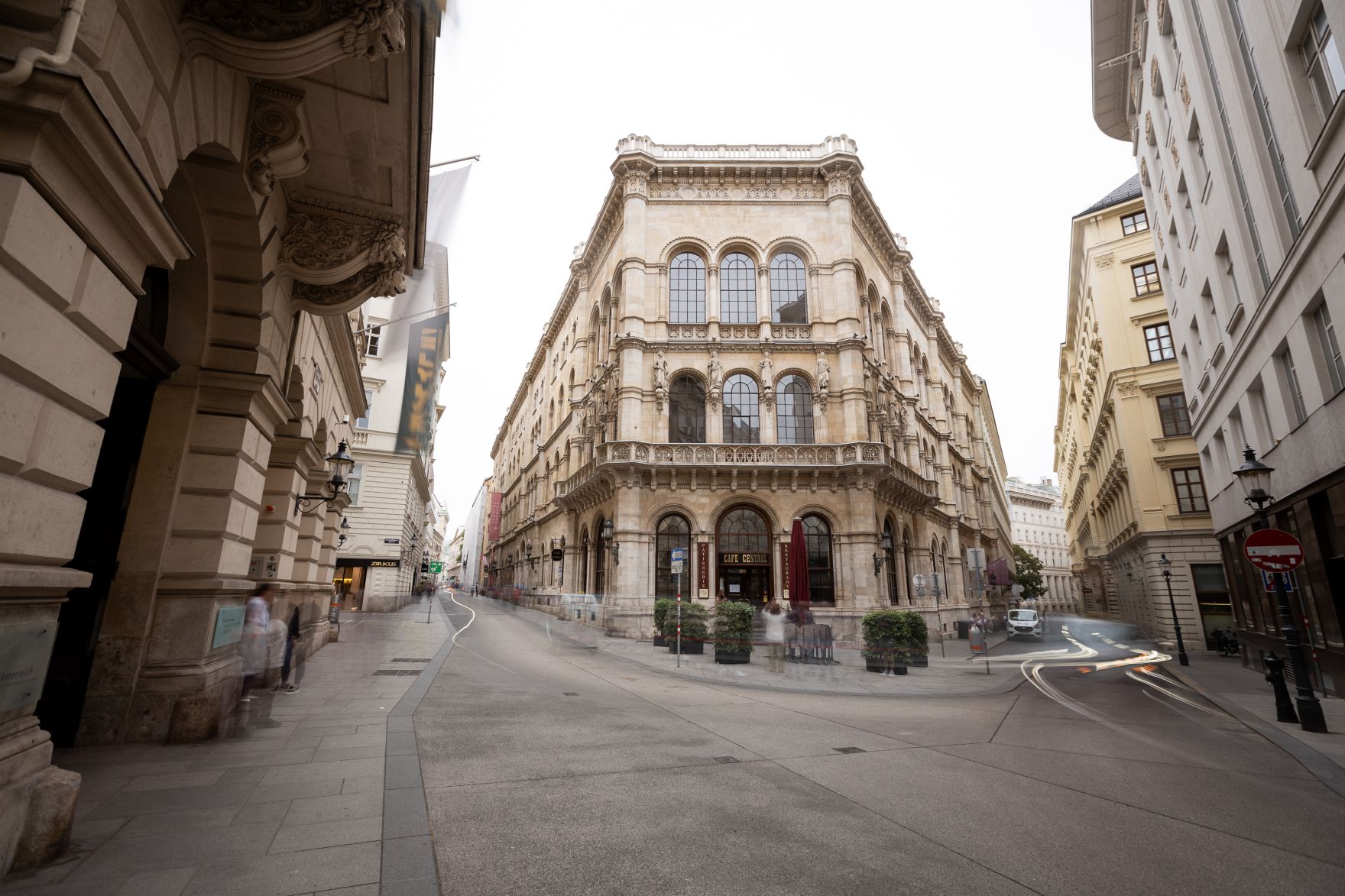 Wiener Kaffeehaus &bdquo;Cafe Central&ldquo; Schlagw&ouml;rter: Caf&eacute;, Kaffee, Kaffeehaus, Stadtlandschaft, Sehensw&uuml;rdigkeit, Innenstadt