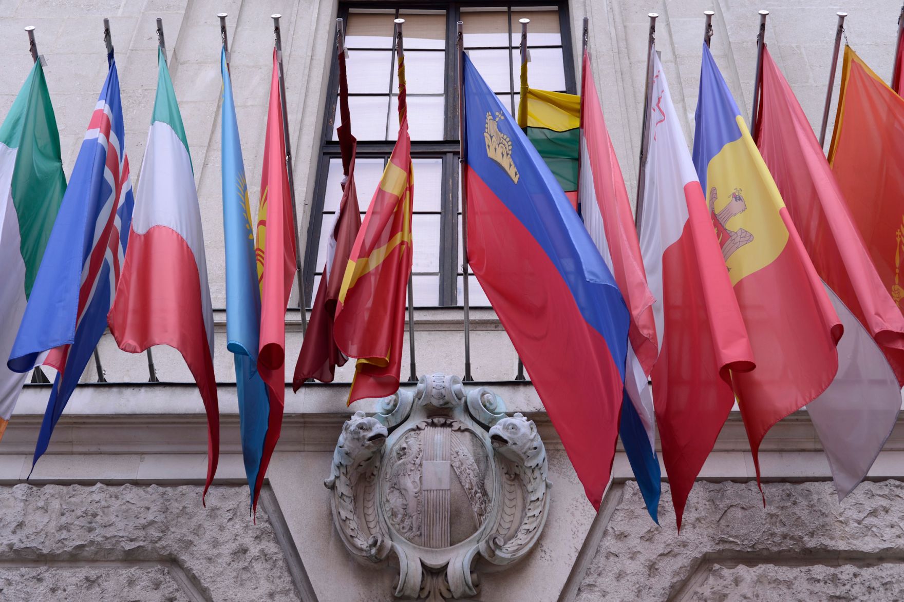 Eine Reihe Fahnen verschiedener L&auml;nder. Schlagworte: Fahnen, Flaggen, Nationen