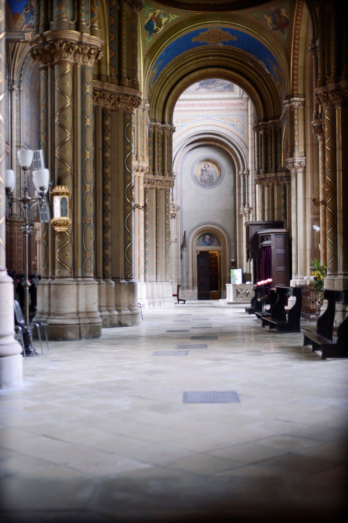 Innenaufnahme der Lerchenfelder Kirche in Wien. Schlagworte: Geb&auml;ude, heilg, Kirche, Stadtlandschaft