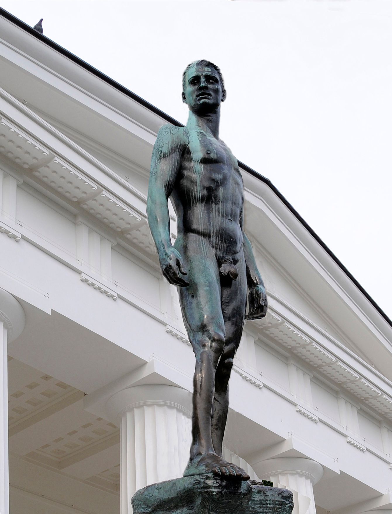 Theseusstatue vor dem Theseustempel im Volksgarten. Schlagworte: Denkmal, Stadtlandschaft, Staute