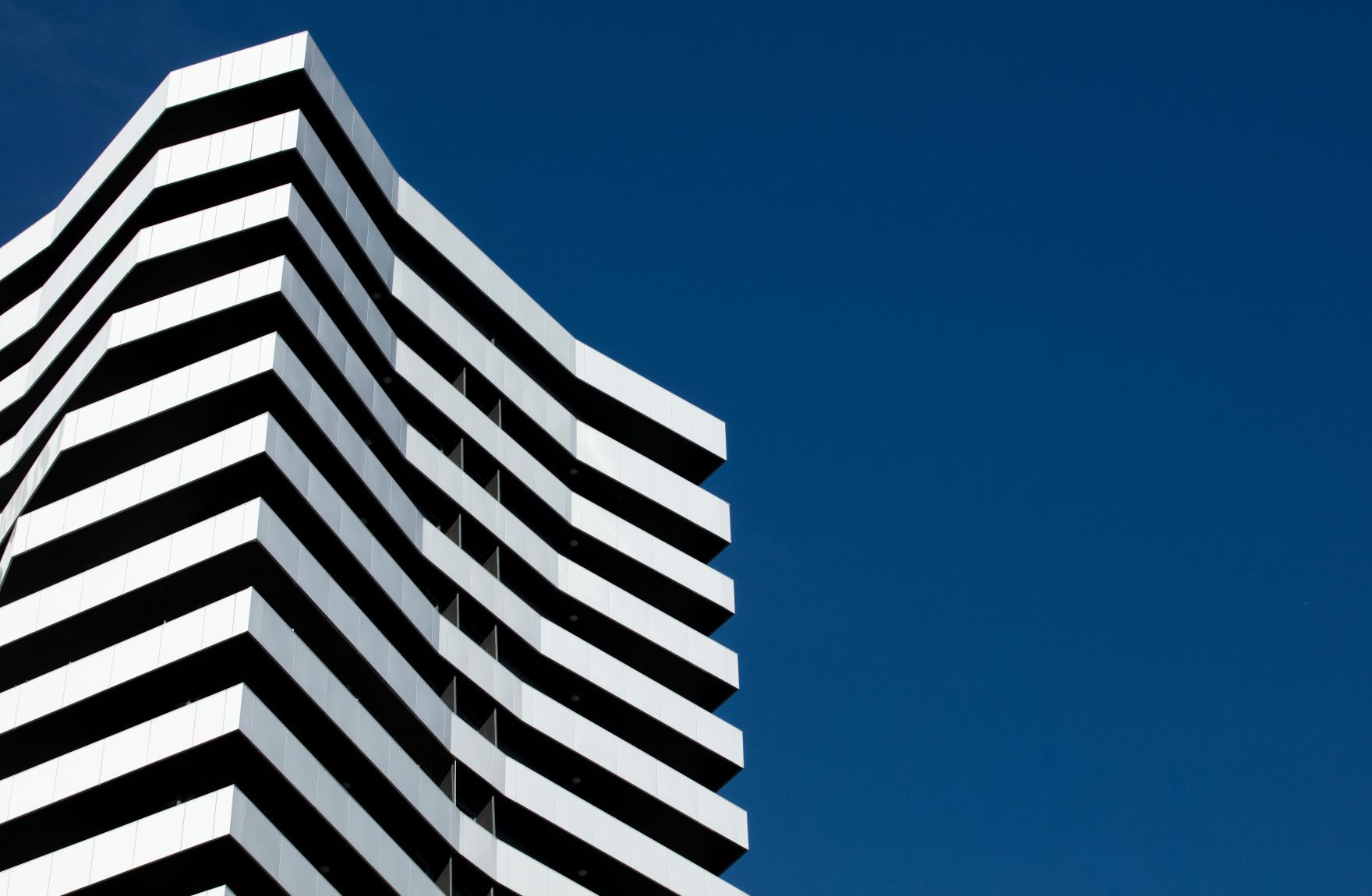 Geb&auml;ude und Impressionen der Donaustadt. Schlagw&ouml;rter: Architektur, Donaustadt, Geb&auml;ude, Hochhaus