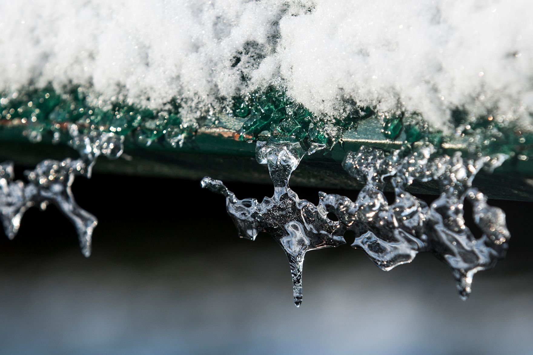 Geb&auml;ude und Impressionen der Wiener Innenstadt im Winter. Schlagw&ouml;rter: Wien, Innenstadt, 1. Bezirk, Schnee, Winter, Park, Volksgarten, Eis, Kristalle