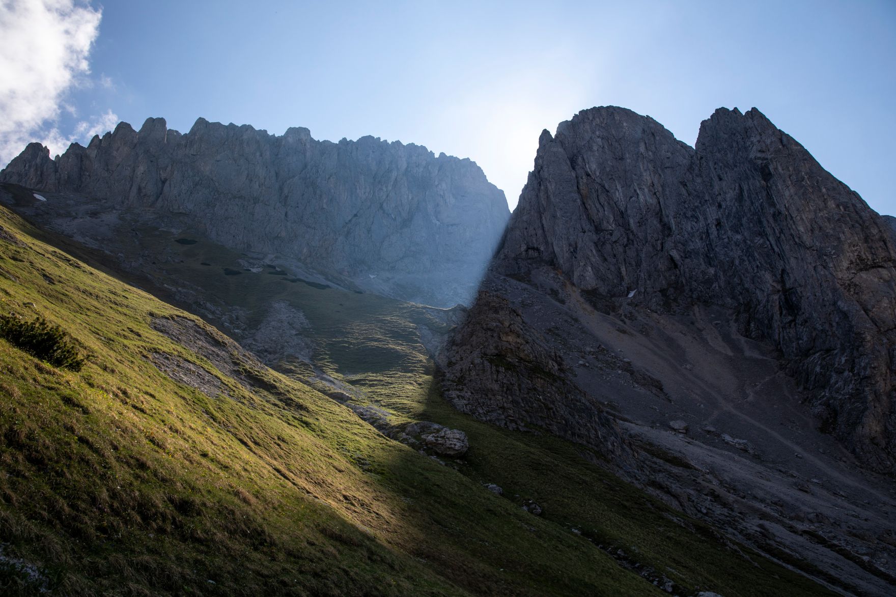 Eine Berglandschaft in der Steiermark. Schlagw&ouml;rter: Berge, Natur, Wald, W&auml;lder, Wiese, Stein, Gestein, Holz, Ger&ouml;ll, Schnee, Gipfel, Rat f&uuml;r Umwelt, ENVI