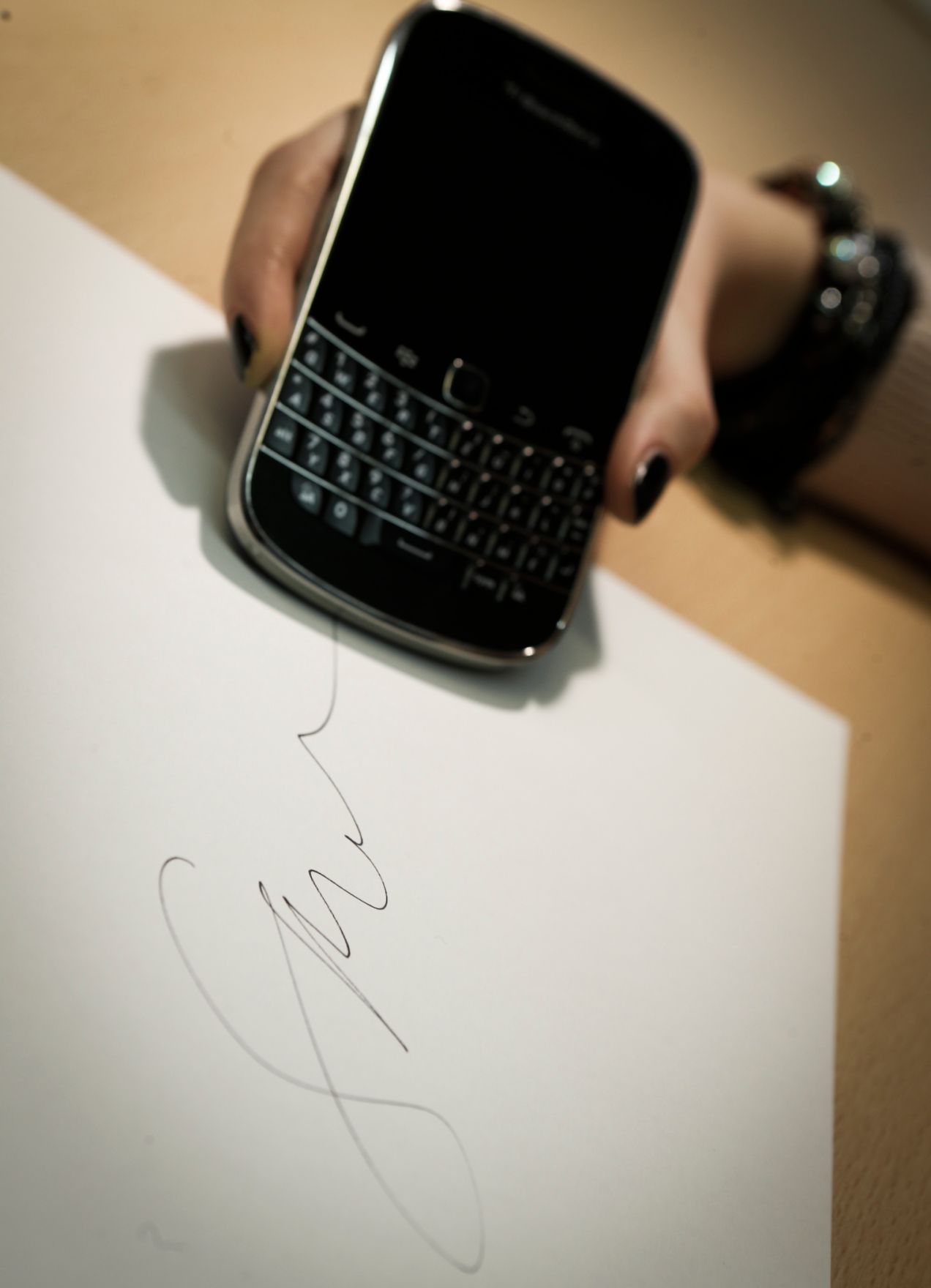 Mobiltelefon zur Verwendung der Handysignatur. Schlagworte: Elektronik, elektronische Unterschrift, Ger&auml;t, Hand, Technik, Telefon