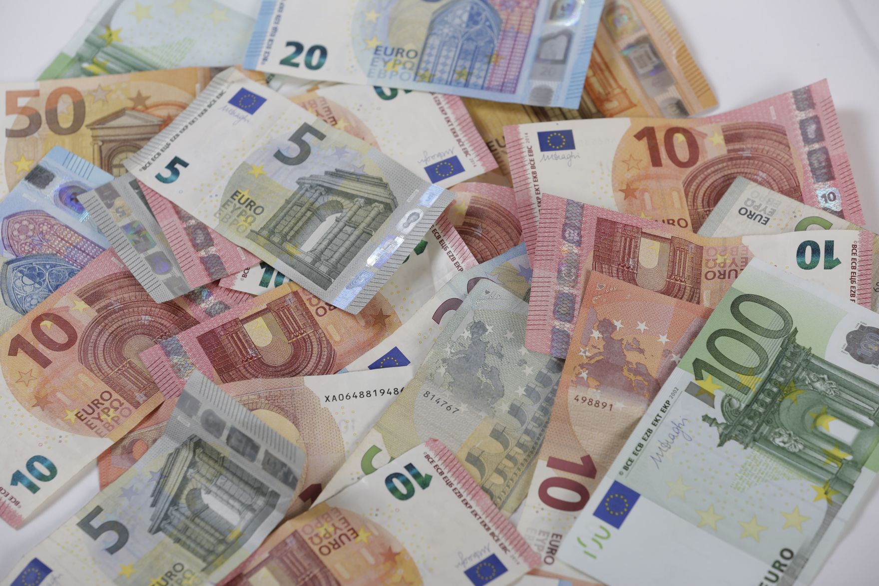 Geld auf einem Haufen. Schlagw&ouml;rter: Geld, Geldberg, Budget, Bargeld, Rat f&uuml;r Allgemeine Angelegenheiten, GAC, Rat f&uuml;r Justiz und Inneres, JHA, Rat f&uuml;r Wettbewerbsf&auml;higkeit, COMPET, Rat f&uuml;r Wirtschaft und Finanzen, ECOFIN