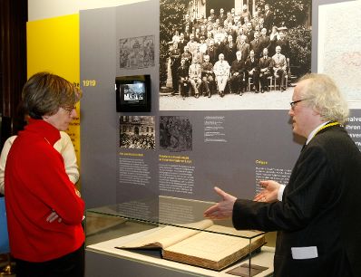 Am 05. Dezember 2008 wurde die &quot;Republik Ausstellung 1918|2008&quot; von Vertretern der Sponsoren der Ausstellung im Parlament besichtigt.