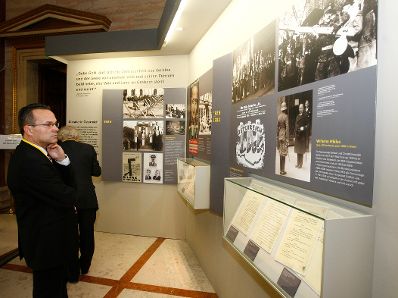 Am 05. Dezember 2008 wurde die &quot;Republik Ausstellung 1918|2008&quot; von Vertretern der Sponsoren der Ausstellung im Parlament besichtigt.