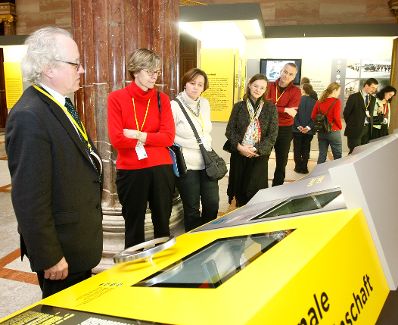 Am 05. Dezember 2008 wurde die &quot;Republik Ausstellung 1918|2008&quot; von Vertretern der Sponsoren der Ausstellung im Parlament besichtigt.