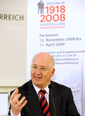 PK zur Buchpr&auml;sentation 90 Jahre Republik. Historiker Stefan Karner.