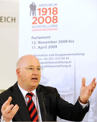 PK zur Buchpr&auml;sentation 90 Jahre Republik. Historiker Stefan Karner.