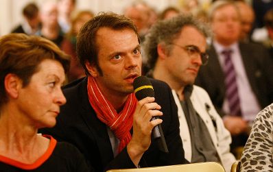 Am 18. M&auml;rz 2010 lud das Medienhaus Wien und der &Ouml;sterreichische Bundespressedienst zur Diskussion &quot;The Future of Journalism&quot; mit Chefredakteur Guardian News &amp; Media, Alan Rusbridger und Chefredakteur von Zeit Online, Wolfgang Blau ins Bundeskanzleramt.