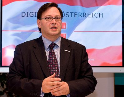 Am 1. Juni 2010 fand im Bundeskanzleramt eine Pressekonferenz zum Thema &quot;Digitales &Ouml;sterreich Explorer - Der erste E-Government Browser &Ouml;sterreichs stellt sich vor&quot; statt. Im Bild Christian Rupp, Sprecher der Plattform Digitales &Ouml;sterreich im Bundeskanzleramt.