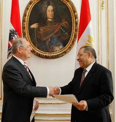 Am 23. April 2012 empfing Sektionschef Manfred Matzka (l.) den &auml;gyptischen Minister Safwat El Nahas (r.) zu einem Gespr&auml;ch im Bundeskanzleramt.