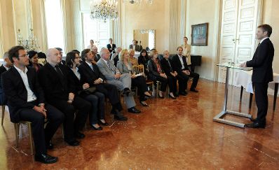 Am 18. September 2012 wurden durch Staatssekret&auml;r Josef Ostermayer Dekrete im Marmorecksalon des Bundeskanzleramts &uuml;berreicht.