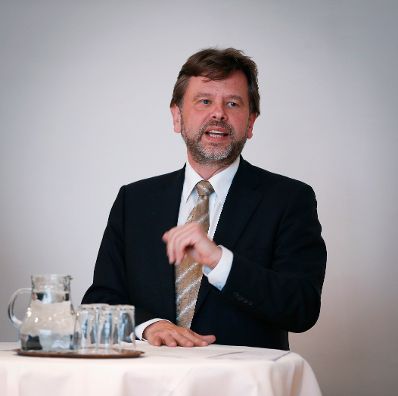 Am 18. Februar 2013 fand im Bundeskanzleramt eine Info-Veranstaltung zum neuen Bundesverwaltungsgericht f&uuml;r Bundesbedienstete statt. Im Bild Vizepr&auml;sident Michael Sachs.