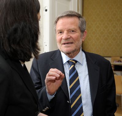 Am 7. und 8. Mai 2013 fand im Bundeskanzleramt die EuDEM Konferenz (Conference on European Democracy) statt. Im Bild Anna Echterhoff (l.) und Dirk Jarr&eacute;.