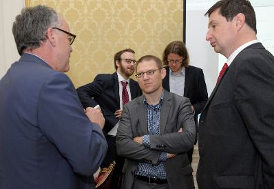 Am 25. Juni 2013 fand der Workshop &quot;Public Sector Information - Open Data - What is fair: Free Access or Fees?&quot; im Bundeskanzleramt statt. Im Bild (v.l.n.r.) Max Schaffer, Ben Worthy, Thomas Prorok, Tero Erkkil&auml; und Alexander Prosser.