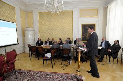 Am 25. Juni 2013 fand der Workshop &quot;Public Sector Information - Open Data - What is fair: Free Access or Fees?&quot; im Bundeskanzleramt statt. Im Bild Prof. Alexander Prosser bei seiner Pr&auml;sentation.