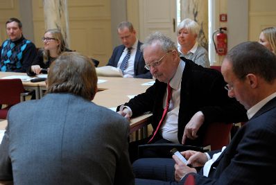 Am 20. November 2013 fand im Haus des Sports die Diskussionsveranstaltung &bdquo;Internationaler Sport &ndash; eine rechtliche Herausforderung f&uuml;r Verwaltung und Gerichtsbarkeit?&ldquo; statt. Im Bild Teilnehmer der Veranstaltung.