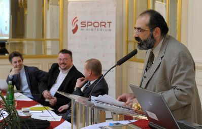 Am 20. November 2013 fand im Haus des Sports die Diskussionsveranstaltung &bdquo;Internationaler Sport &ndash; eine rechtliche Herausforderung f&uuml;r Verwaltung und Gerichtsbarkeit?&ldquo; statt. Im Bild (r.) Dr. Alexander Balthasar, Leiter des Instituts f&uuml;r Staatsorganisation und Veraltungsreform im &Ouml;sterreichischen Bundeskanzleramt. Am Podium (v.l.n.r.) die drei Referenten des ersten Panels Dr. Andreas Orator, Mag. Hartmut Haller und Prof. Dr. Christoph Bezemek.