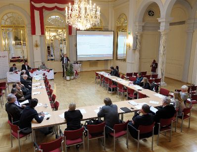 Am 20. November 2013 fand im Haus des Sports die Diskussionsveranstaltung &bdquo;Internationaler Sport &ndash; eine rechtliche Herausforderung f&uuml;r Verwaltung und Gerichtsbarkeit?&ldquo; statt. Am Rednerpult Prof. Dr. Christoph Bezemek von der Wirtschaftsuniversit&auml;t Wien.