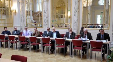 Am 20. November 2013 fand im Haus des Sports die Diskussionsveranstaltung &bdquo;Internationaler Sport &ndash; eine rechtliche Herausforderung f&uuml;r Verwaltung und Gerichtsbarkeit?&ldquo; statt. Im Bild Teilnehmer der Veranstaltung.