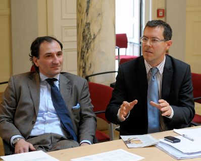 Am 20. November 2013 fand im Haus des Sports die Diskussionsveranstaltung &bdquo;Internationaler Sport &ndash; eine rechtliche Herausforderung f&uuml;r Verwaltung und Gerichtsbarkeit?&ldquo; statt. Im Bild (r.) Dr. Daniel Rietiker vom Europ&auml;ischen Gerichtshof f&uuml;r Menschenrechte.