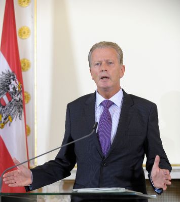 Vizekanzler und Bundesminister Reinhold Mitterlehner beim Pressefoyer nach dem Ministerrat am 16. September 2014.
