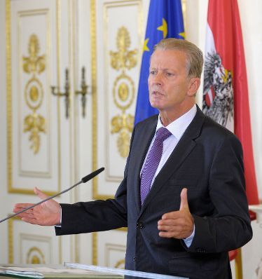 Vizekanzler und Bundesminister Reinhold Mitterlehner beim Pressefoyer nach dem Ministerrat am 16. September 2014.