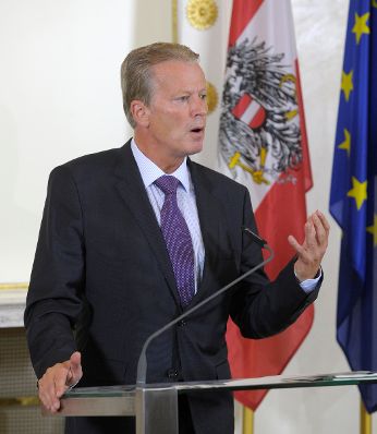 Vizekanzler und Bundesminister Reinhold Mitterlehner beim Pressefoyer nach dem Ministerrat am 16. September 2014.