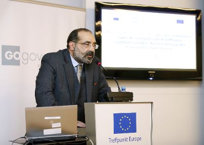 Am 13. November 2014 fand im wiener Haus der Europ&auml;ischen Union eine Veranstaltung zum Thema &quot;Wie das Europa der B&uuml;rger neu aufsetzen?&ldquo; statt. Am Rednerpult der Leiter des Instituts f&uuml;r Staatsorganisation und Verwaltungsreform im Bundeskanzleramt, Priv.-Doz. Alexander Balthasar.