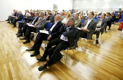 Am 13. November 2014 fand im wiener Haus der Europ&auml;ischen Union eine Veranstaltung zum Thema &quot;Wie das Europa der B&uuml;rger neu aufsetzen?&ldquo; statt. Blick ins Publikum; in der ersten Reihe (als zweiter von links): Georg Pfeifer (Leiter des Informationsb&uuml;ros des Europ&auml;ischen Parlaments in &Ouml;sterreich).