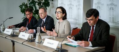 Am 12. Februar 2015 fand auf Einladung der Bioethikkommission im Bundeskanzleramt eine Pressekonferenz zum Thema &bdquo;Sterben in W&uuml;rde; Empfehlungen der Bioethikkommission zur Begleitung und Betreuung von Menschen am Lebensende&ldquo; statt. Im Bild (v.l.n.r ) Alois Birklbauer, Andreas Valentin, Christiane Druml, Walter Schaupp.