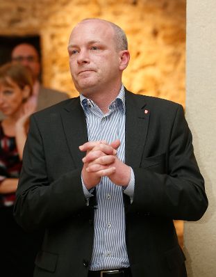 Am 15. April 2015 er&ouml;ffnete Bereichsleiterin im Bundeskanzleramt, Nicole Bayer die Ausstellung &quot;14 x 14 - Vermessung des Donauraumes. Positionen aktueller Kunst. Momentaufnahmen&quot; im Palais Porcia. Im Bild der Oberb&uuml;rgermeister von Regensburg Joachim Wolbergs.