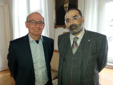 Am 27. Mai 2015 fand die Pr&auml;sentation des Buches &bdquo;Effiziente Regierungsorganisation - Das Reformvorhaben &quot;Amt der Bundesregierung&quot; im internationalen Vergleich&ldquo; im Alten Landhaus Innsbruck statt. Im Bild Prof. Peter Bu&szlig;j&auml;ger (l.) und Priv.-Doz. Alexander Balthasar (r.).